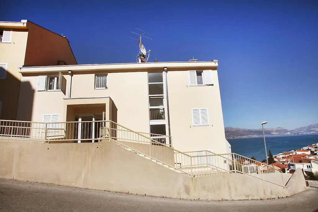 Apartment Marina Traù