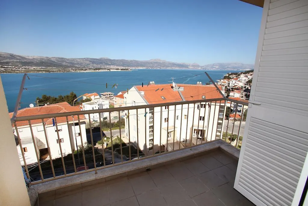 Apartment Marina Traù