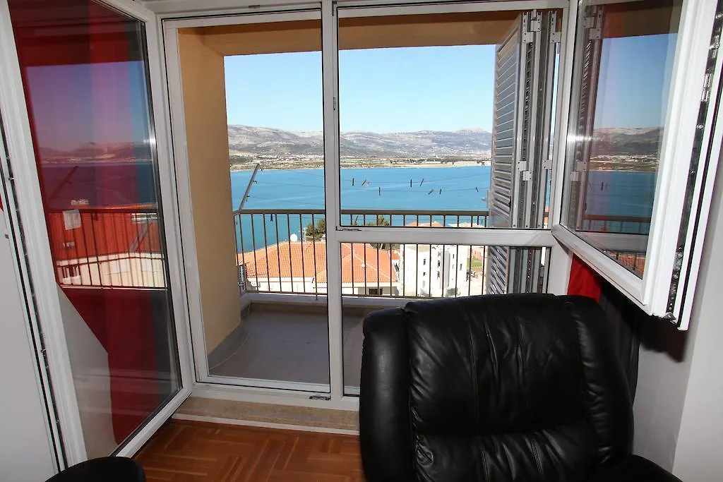 Apartment Marina Traù